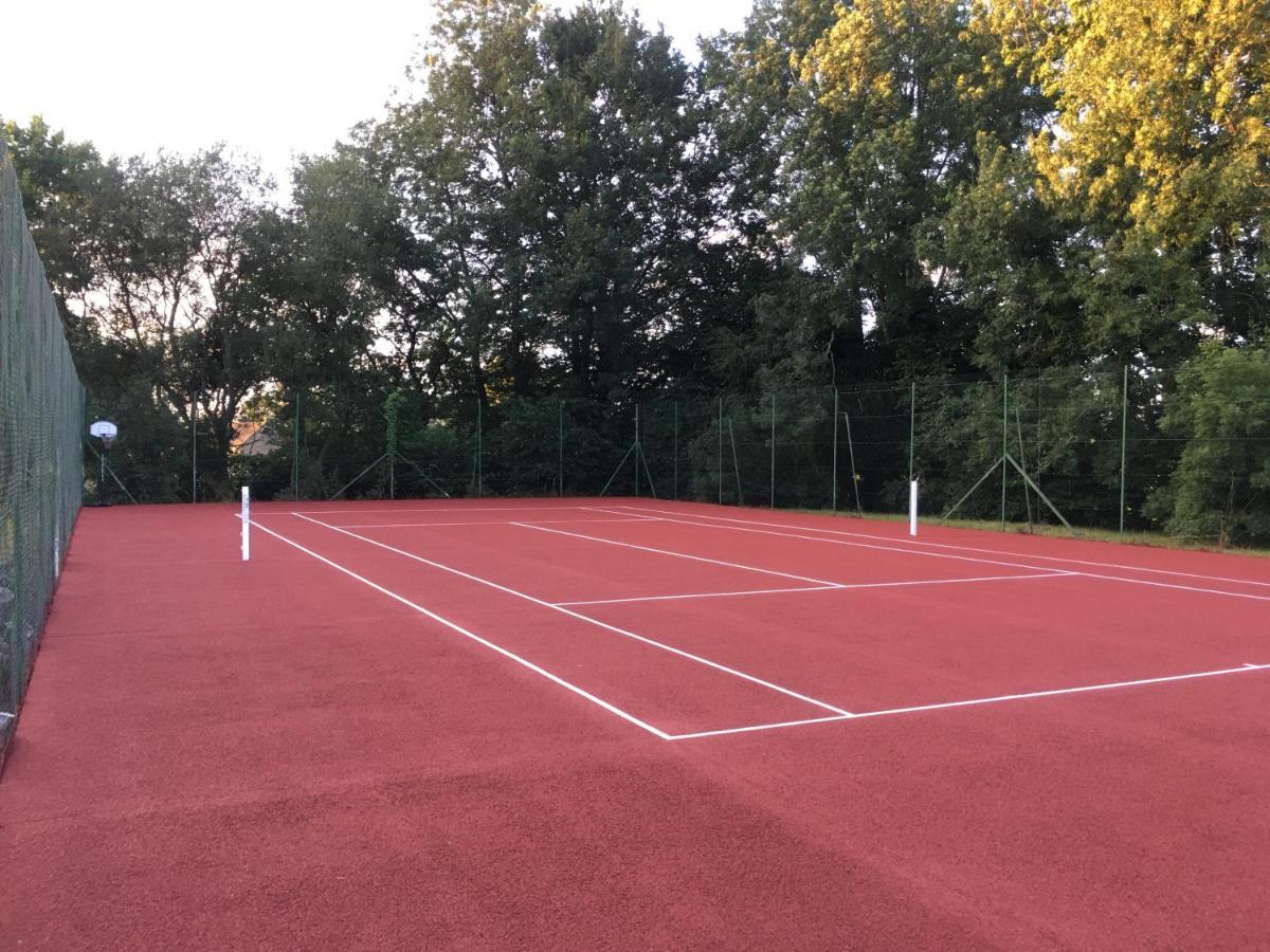 Gite Avec Tennis En Baie Du Mont Saint Michel A 15 Minutes De La Mer Les Chambres Exteriör bild